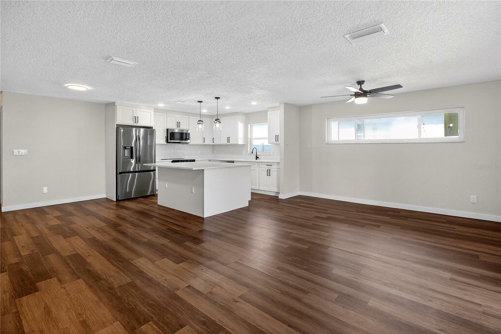 Property Photo: 1849 New Hampshire Avenue NE FL 33703
