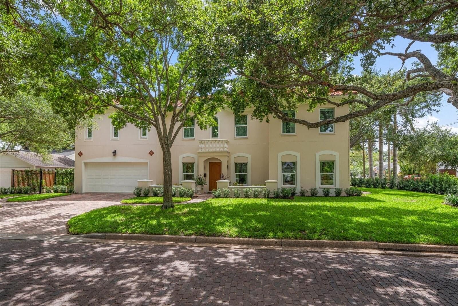 Property Photo: 2900 W Estrella Street FL 33629