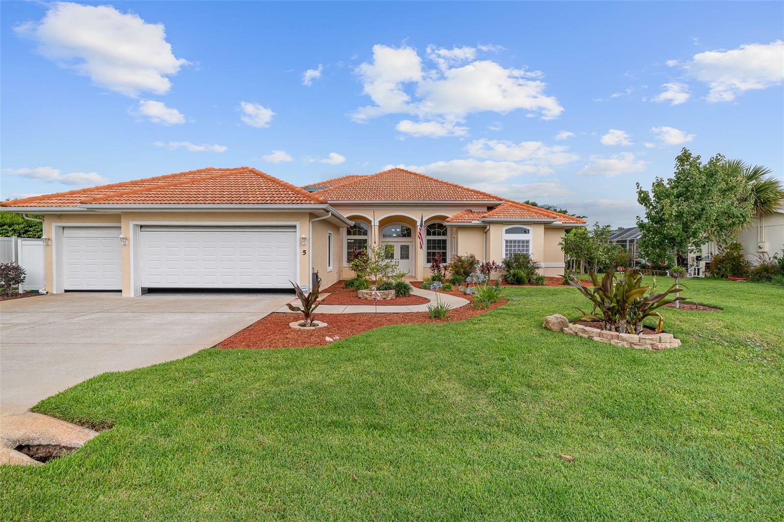 Property Photo: 5 Florence Court FL 32137