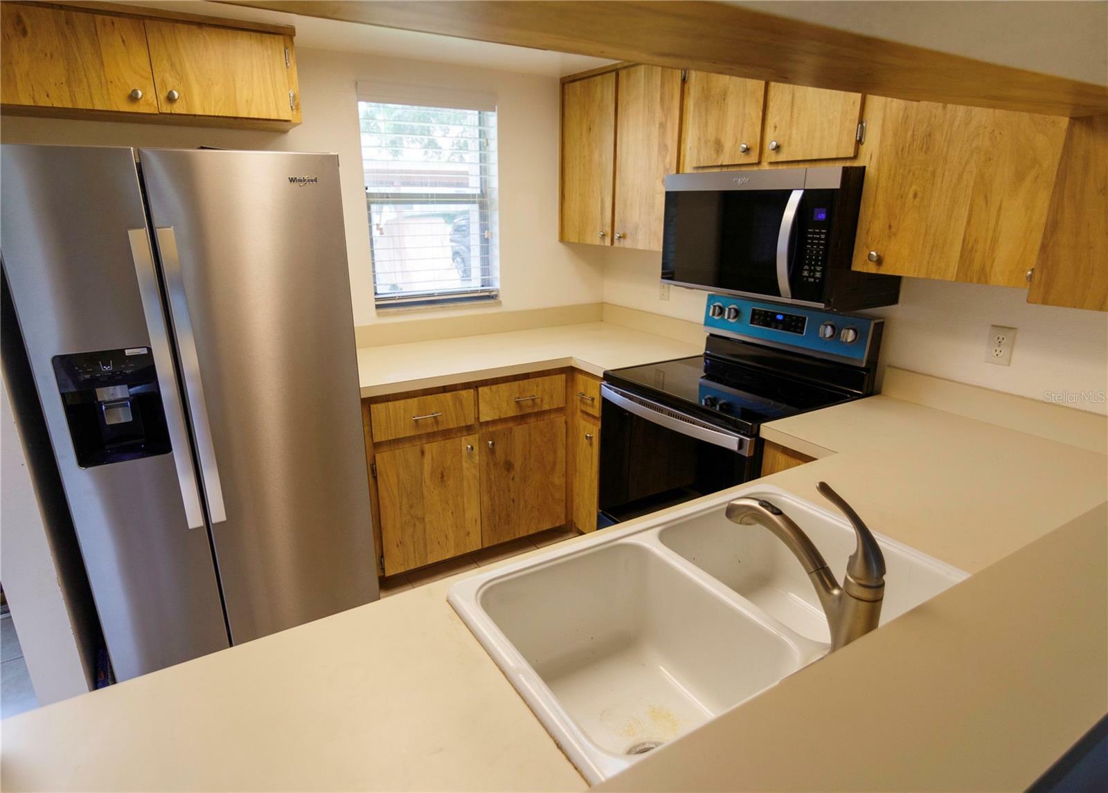 Property Photo: 1122 Montrose Place 1713 FL 34698
