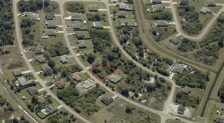 Property Photo: 334 Pinehurst Avenue FL 33974