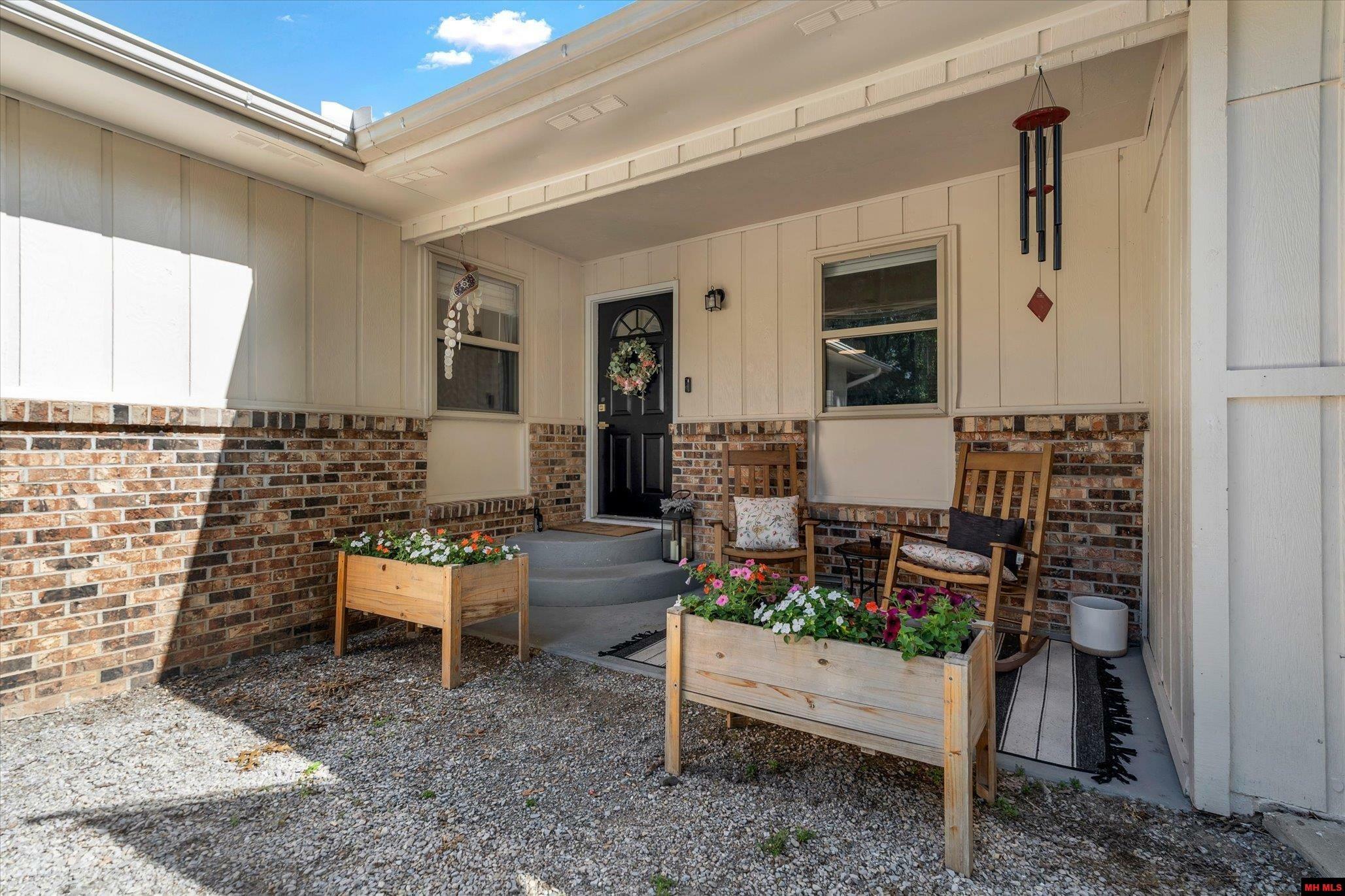 Property Photo: 909 Tipton Place AR 72653