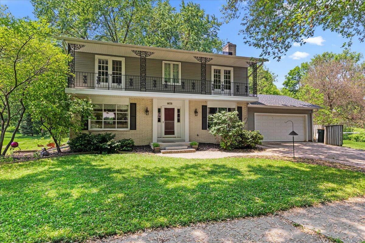 Property Photo: 736 Summit Dr WI 53095