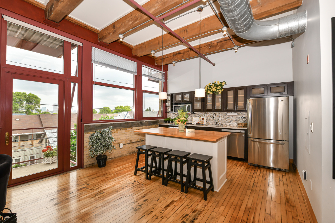 Property Photo: 215 W Maple St 308 WI 53204