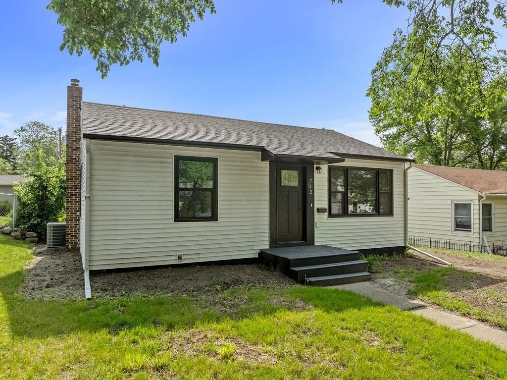 Property Photo: 712 20th St NW ND 58703
