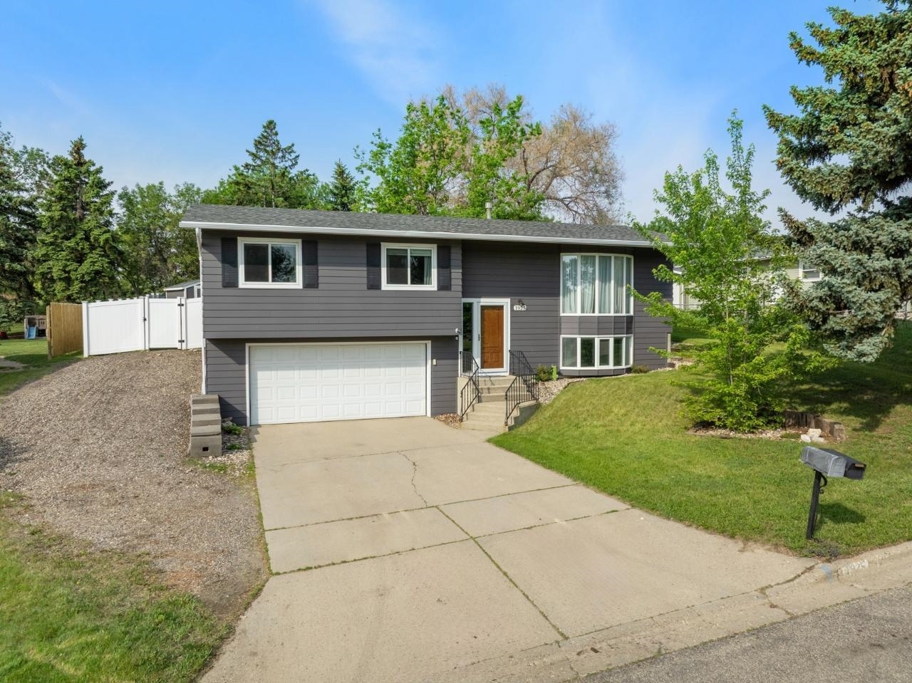 Property Photo: 1925 10th St NW ND 58703