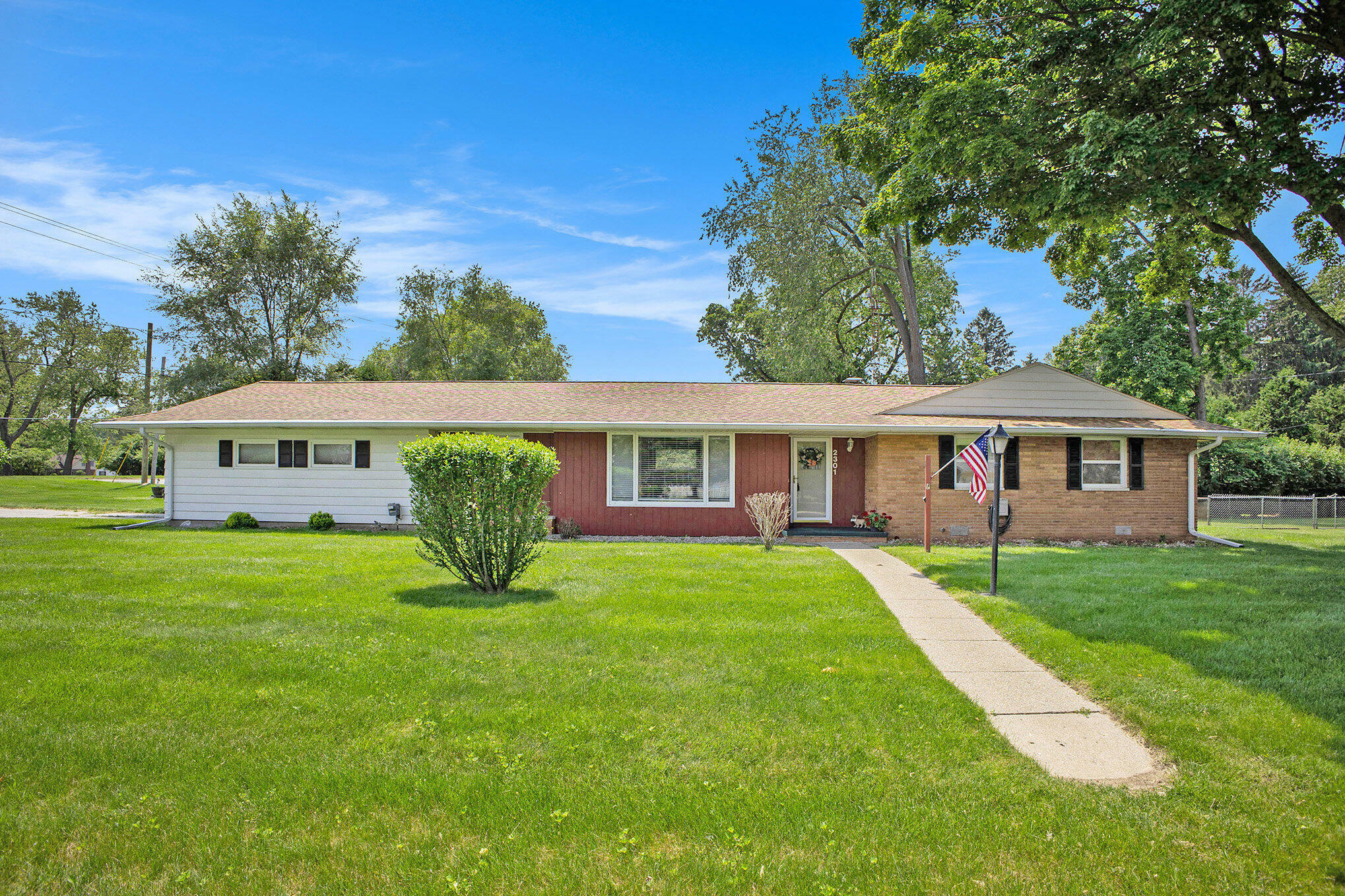 Property Photo: 2301 Foote Manor Drive MI 49203