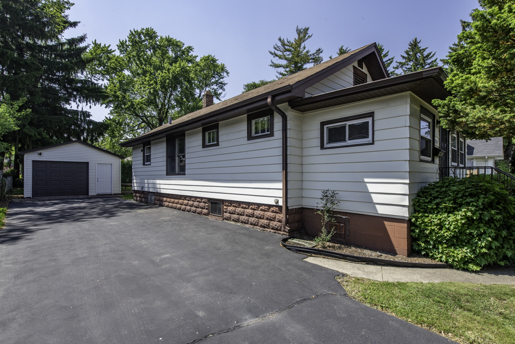 Property Photo: 214 S Lewis Avenue IL 60085