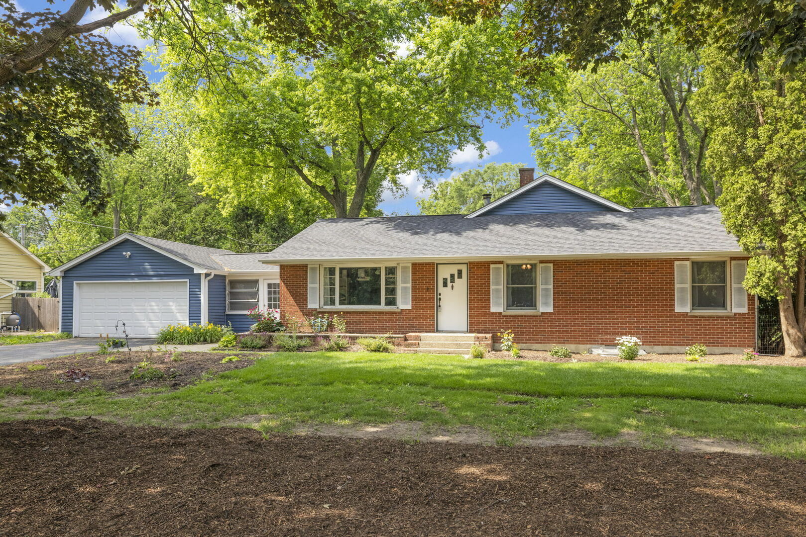 Property Photo: 1907 South Street IL 60134