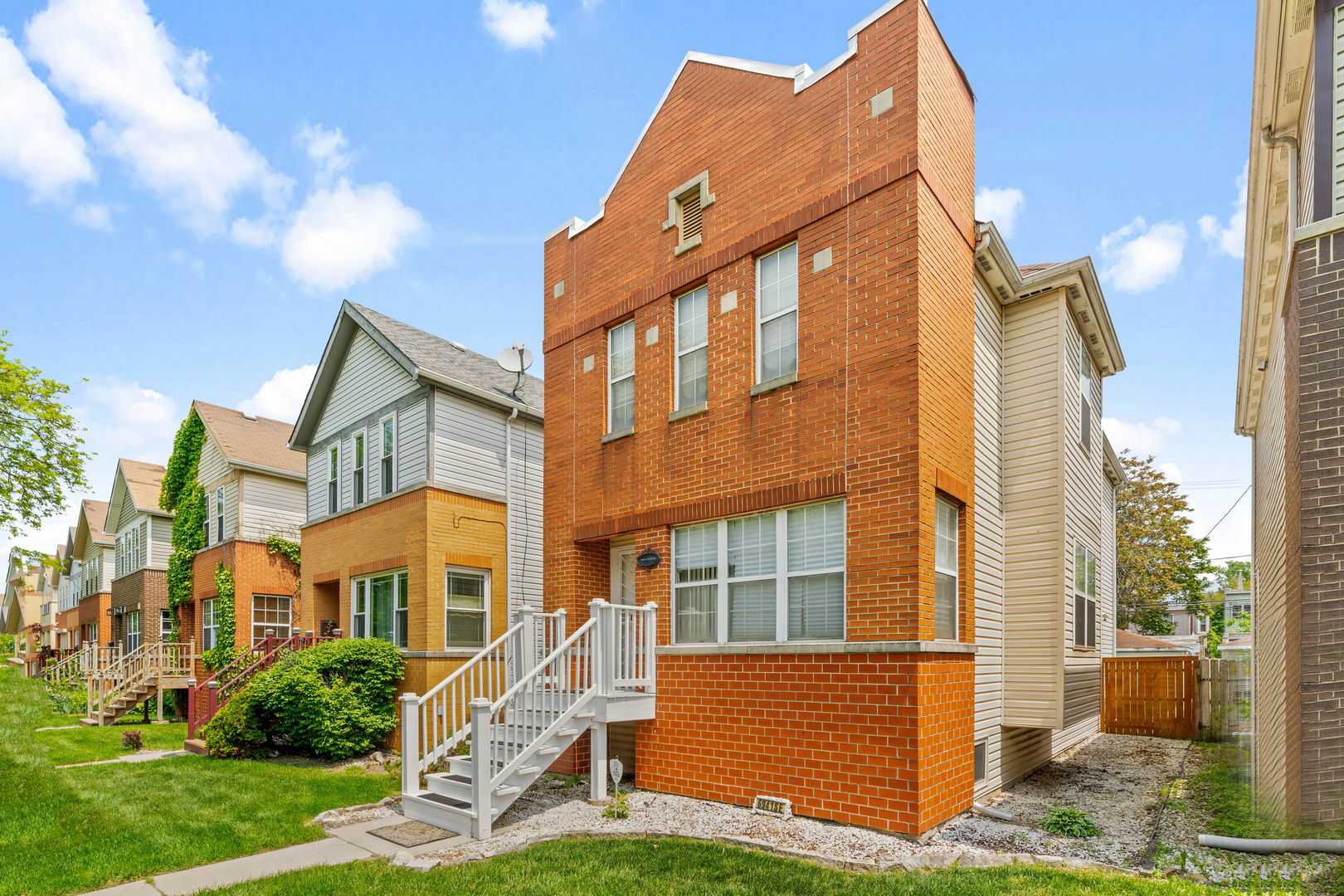 Property Photo: 6941 S East End Avenue IL 60649