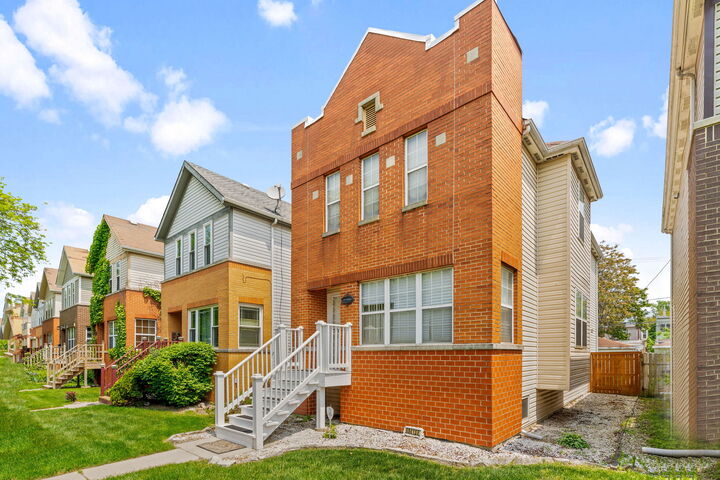 Property Photo:  6941 S East End Avenue  IL 60649 
