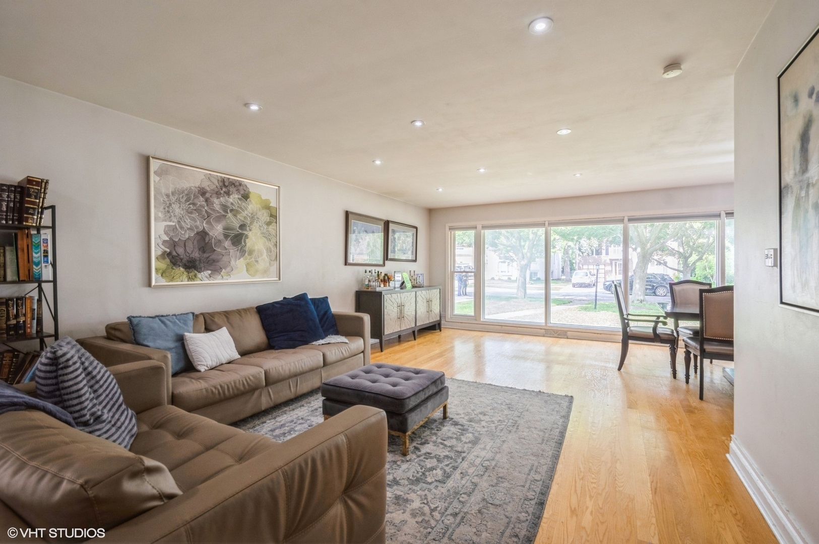 Property Photo: 6647 N Monticello Avenue IL 60712