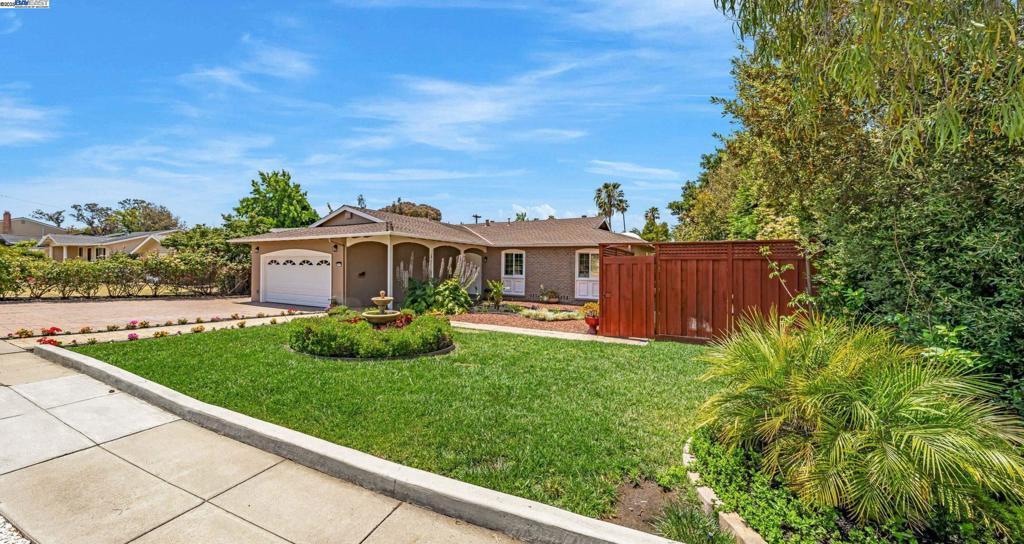 Property Photo:  41917 Camino Santa Barbara  CA 94539 