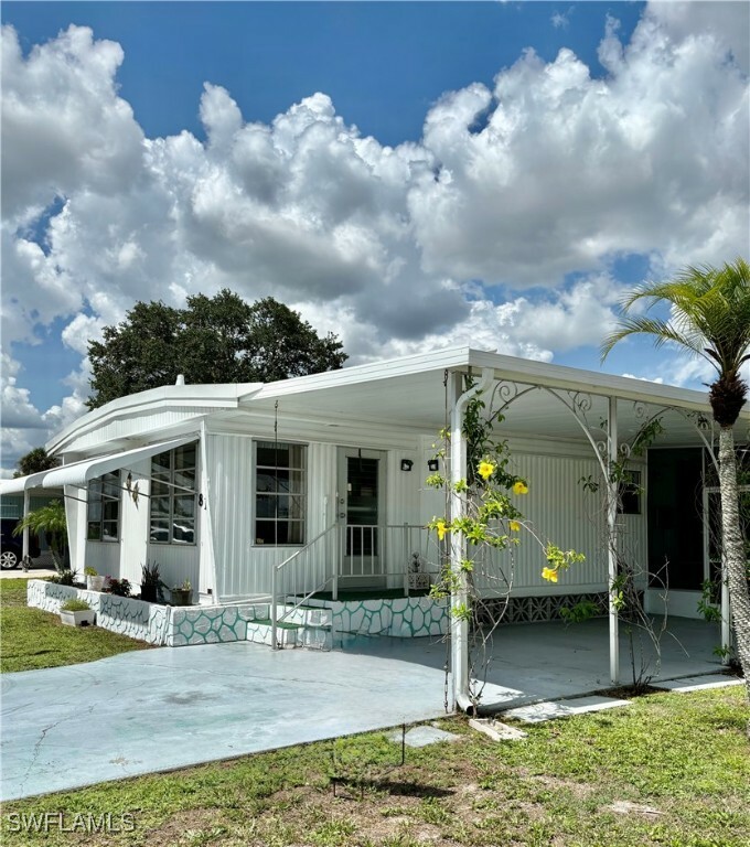 Property Photo:  815 Holly Berry Court  FL 33917 