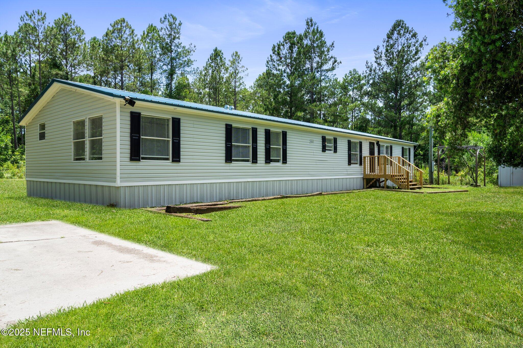 Property Photo: 135 Pine Cone Trail FL 32177