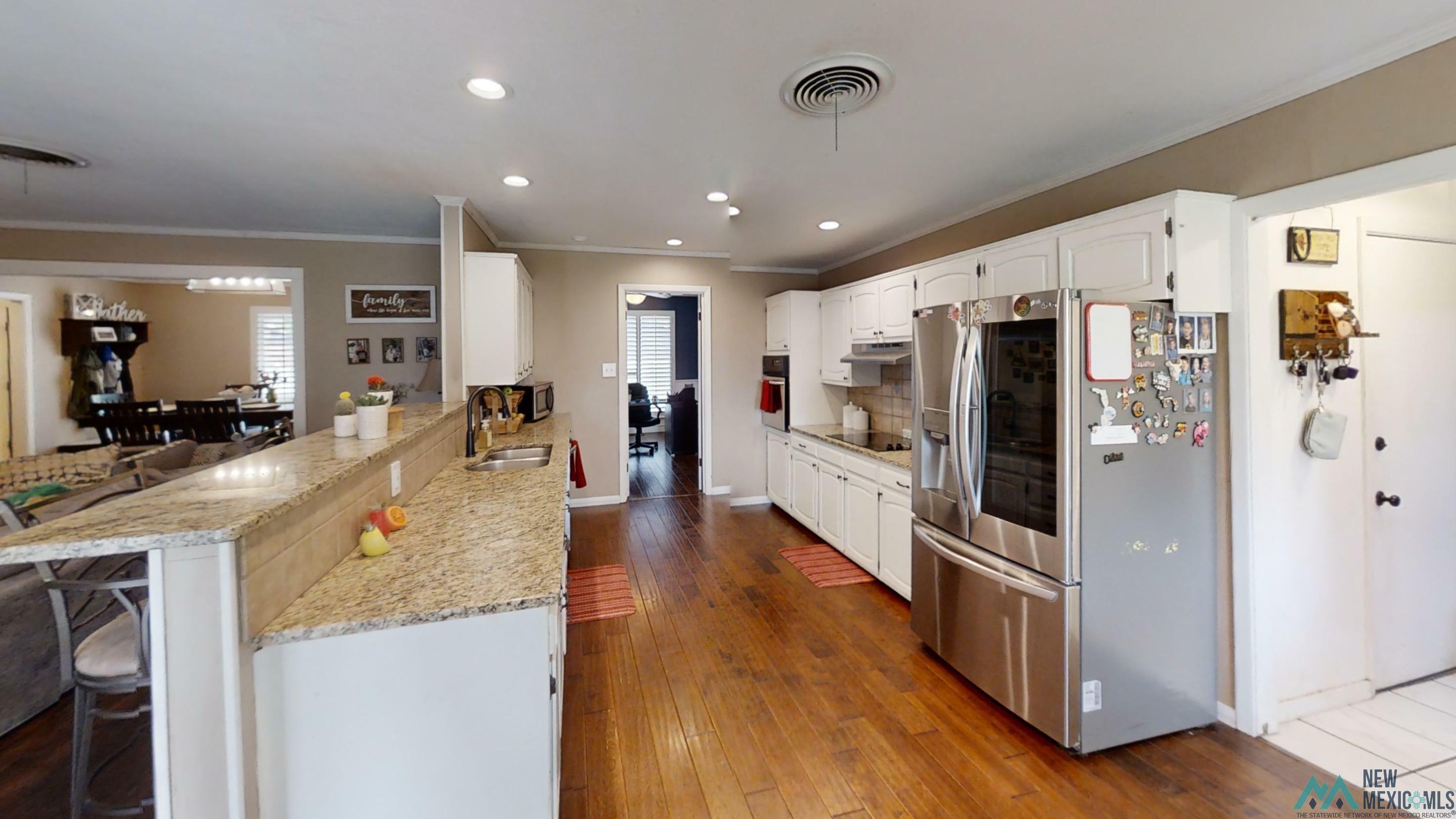 Property Photo: 1808 Avondale Boulevard NM 88101