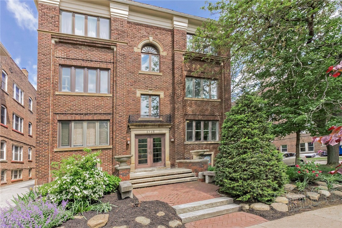 Property Photo:  2725 Hampshire Road 2  OH 44106 