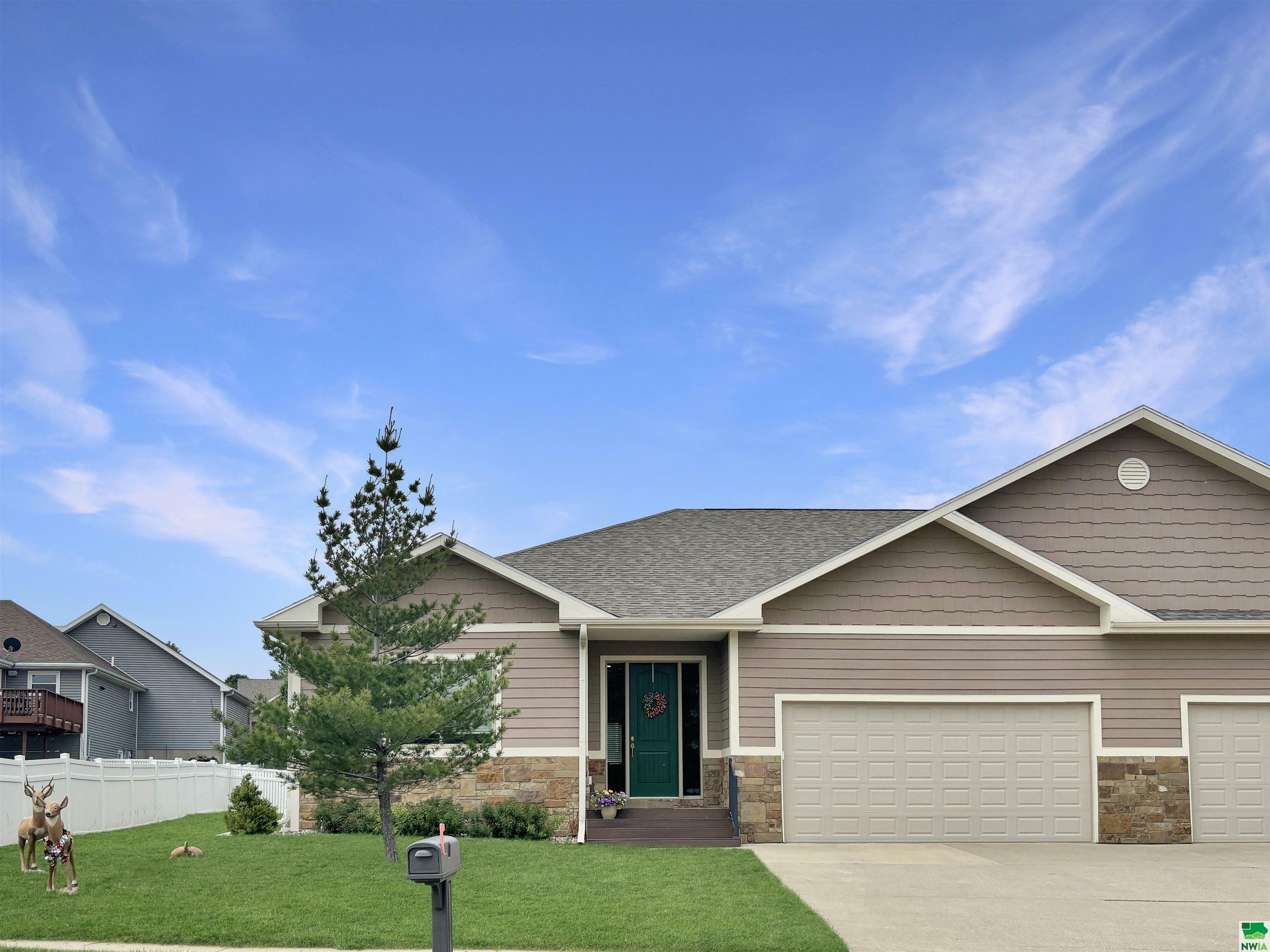 Property Photo: 4619 S Lakeport St IA 51106
