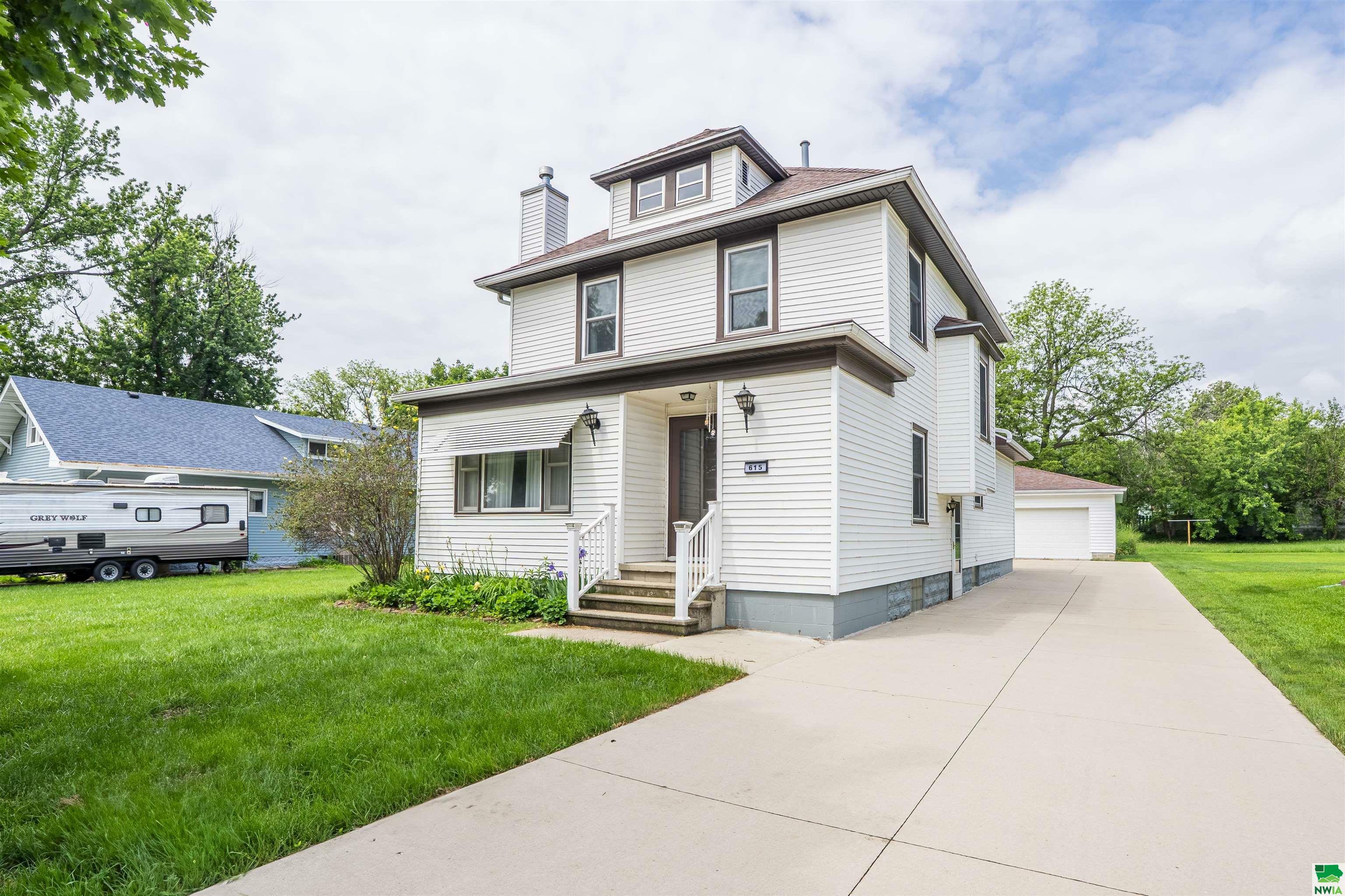 Property Photo: 615 4th St IA 51038