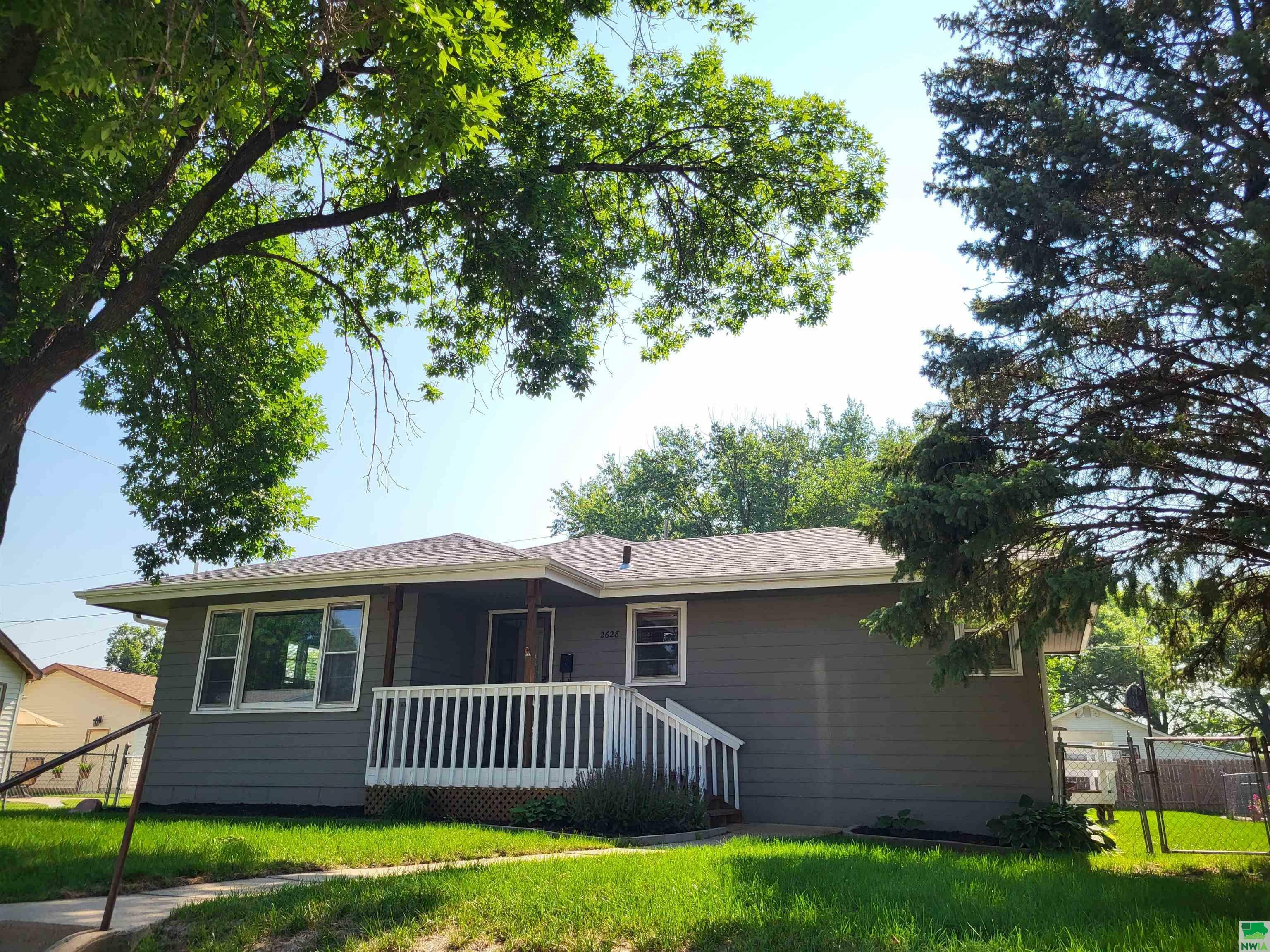 Property Photo: 2628 S Lemon Street IA 51106