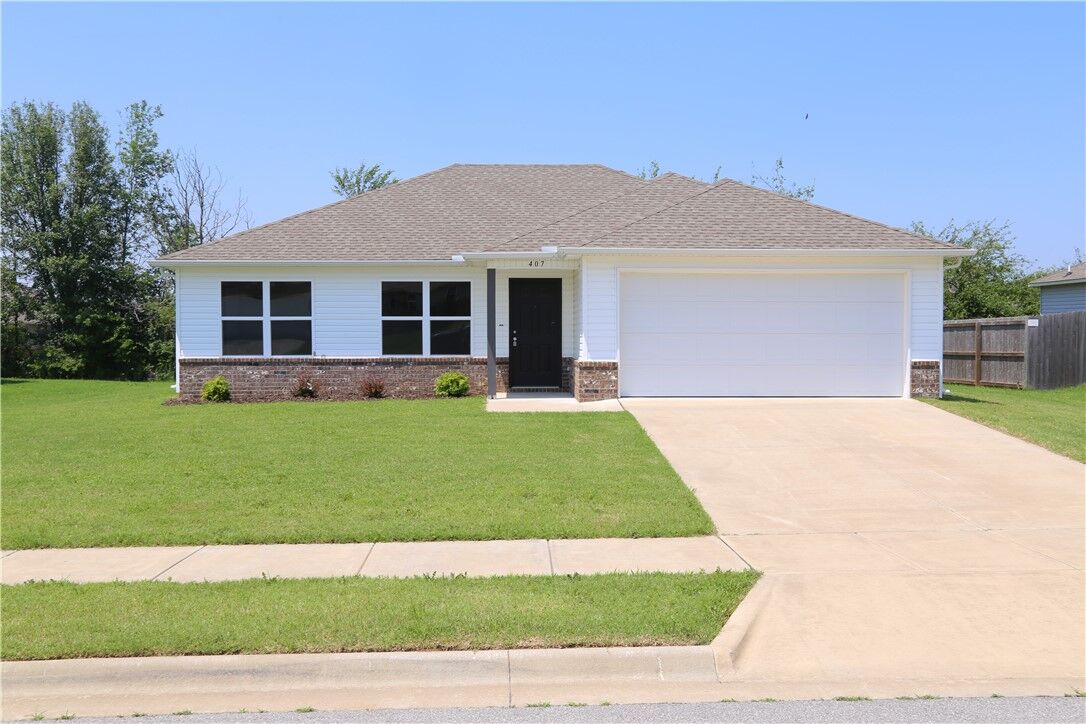 Property Photo: 407 W Pittsfield Street AR 72761