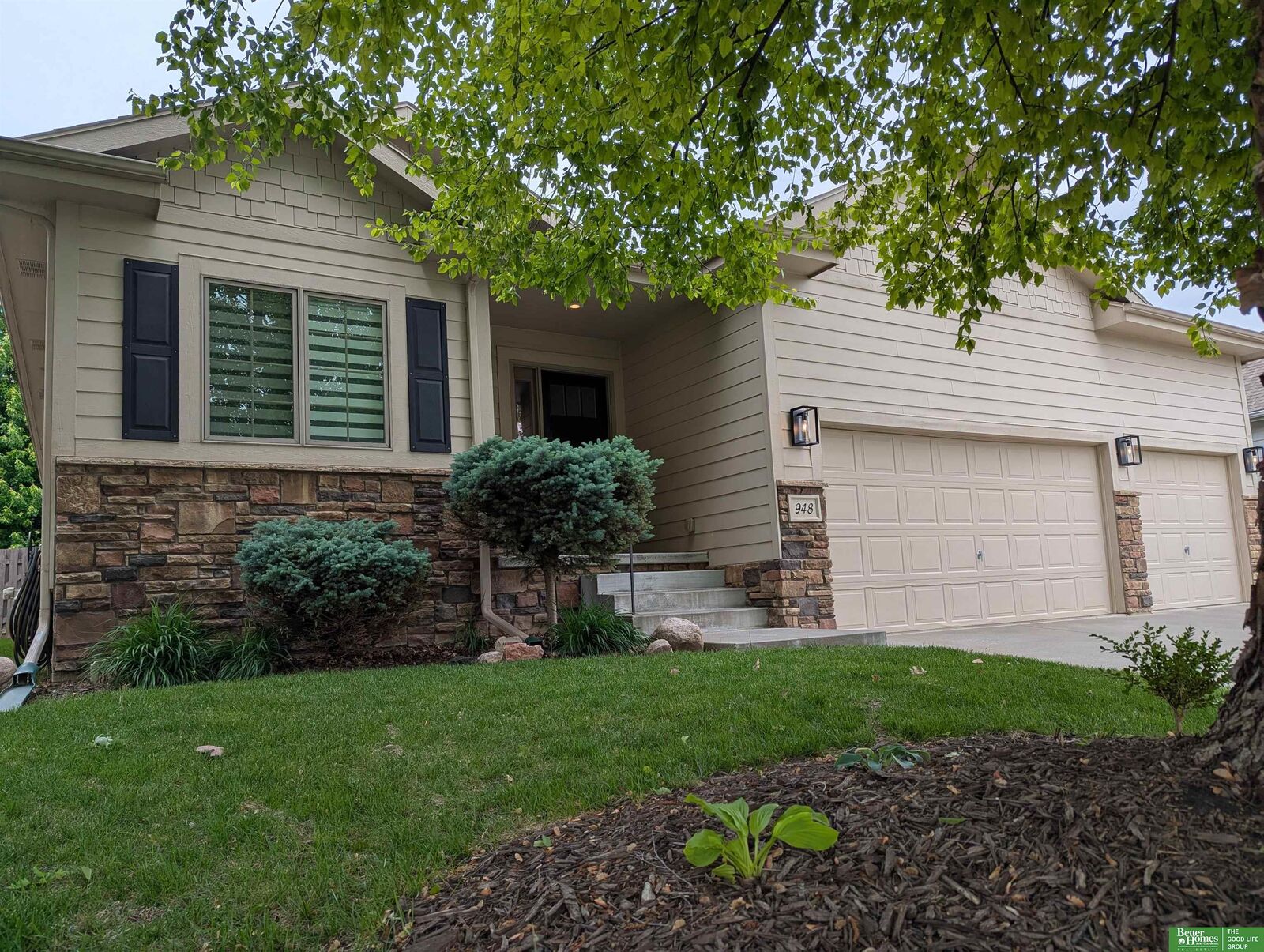 Property Photo:  948 S 183 Street  NE 68022 