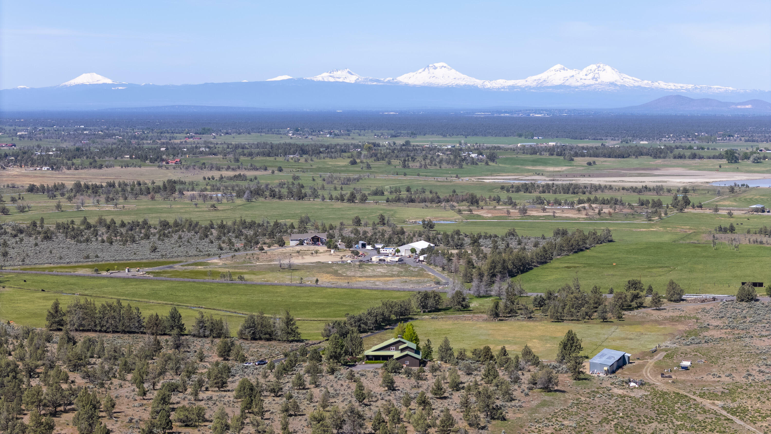 Property Photo: 1164 SW Parrish Lane OR 97753