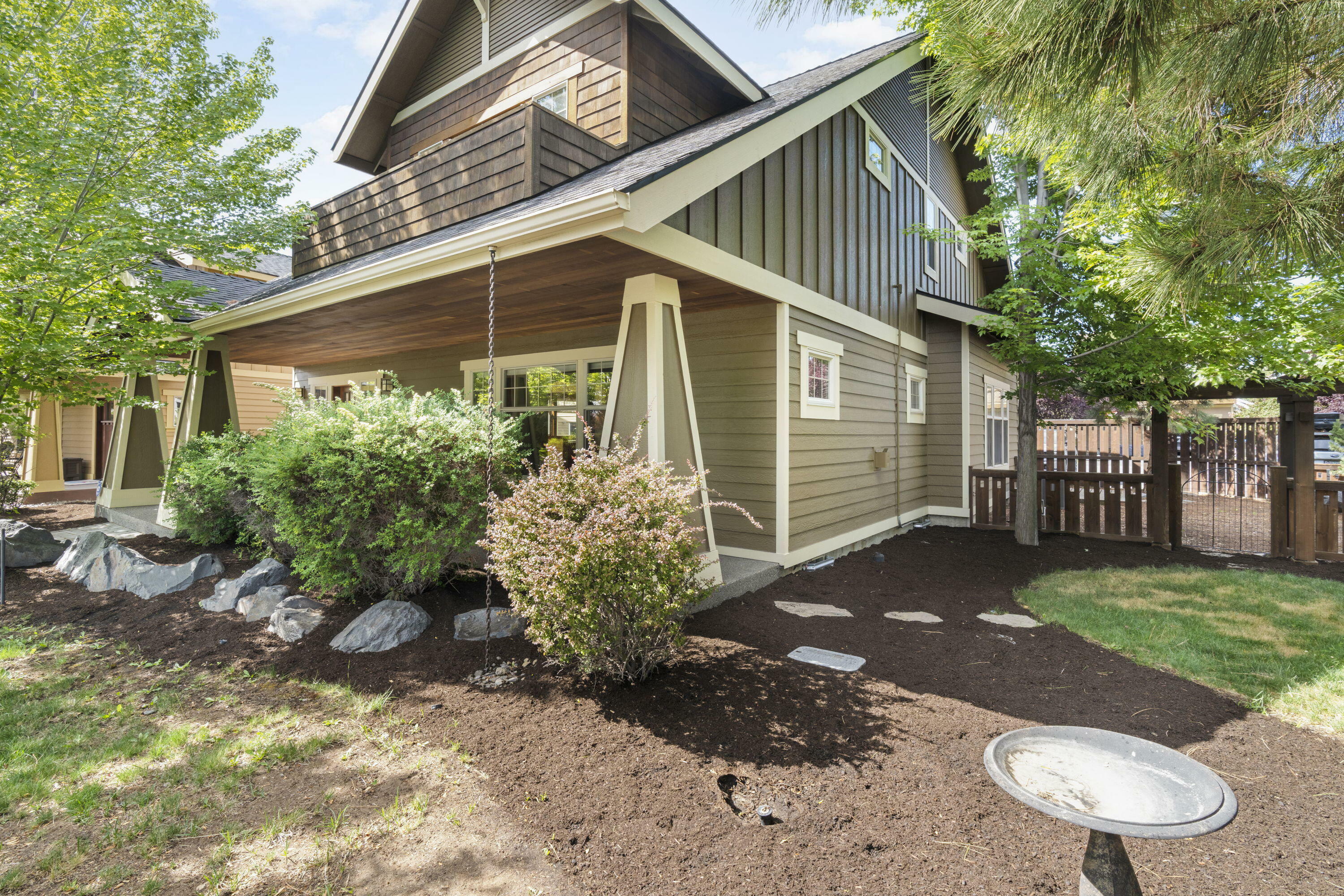 Property Photo: 637 NW Compass Lane OR 97703
