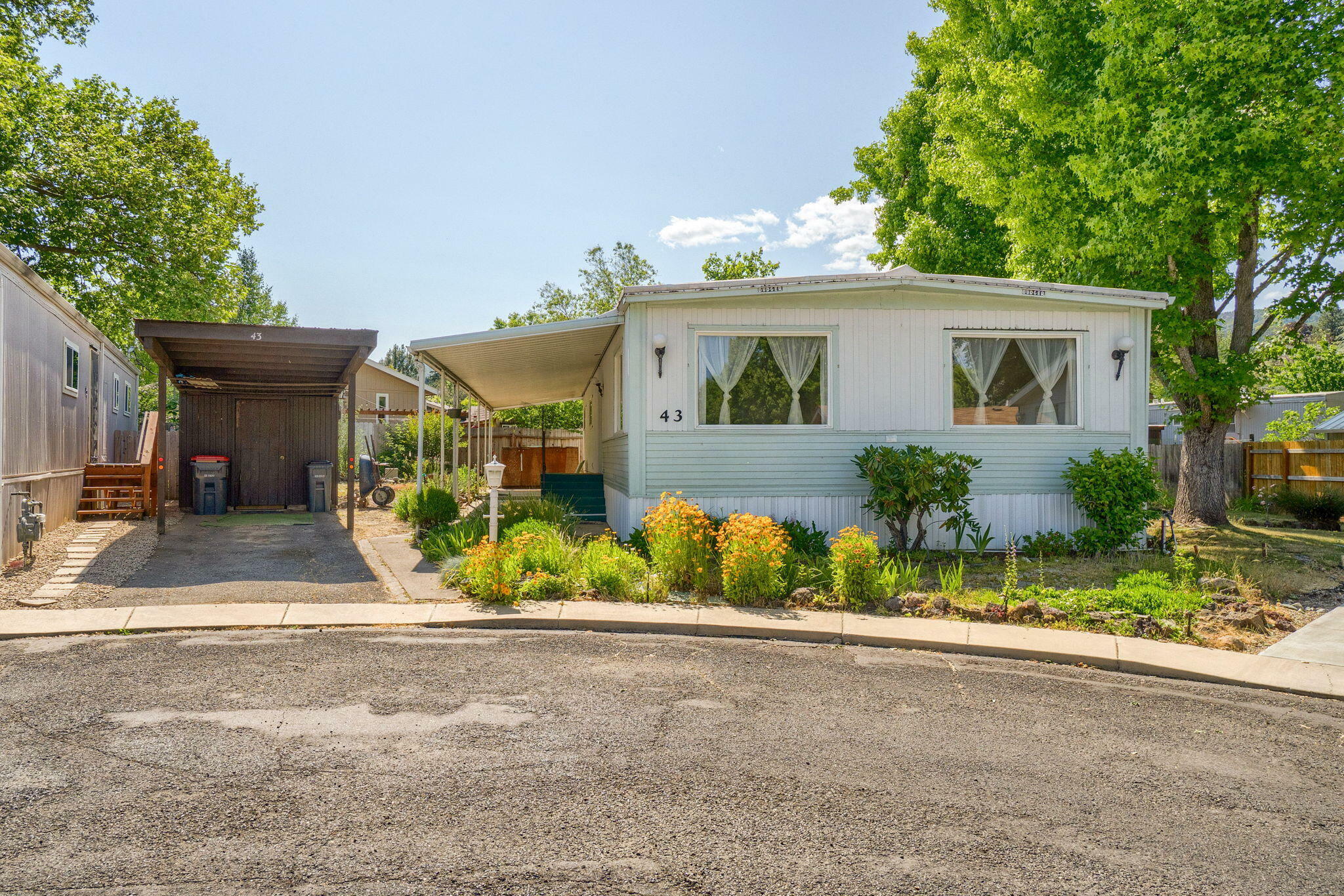 Property Photo: 1055 N 5th Street #43 OR 97530