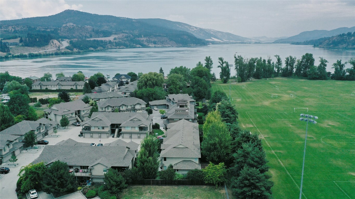 Property Photo: 3350 Woodsdale Road 503 BC V4V 2R7