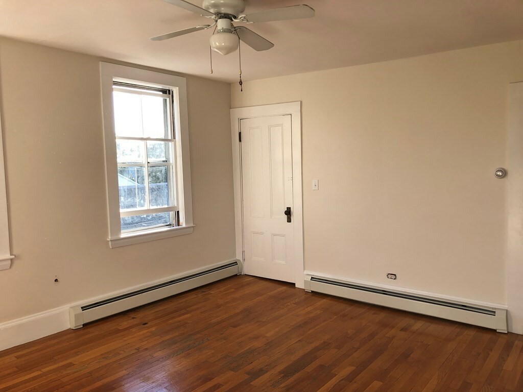 126 Pleasant St 4  Marblehead MA 01945 photo