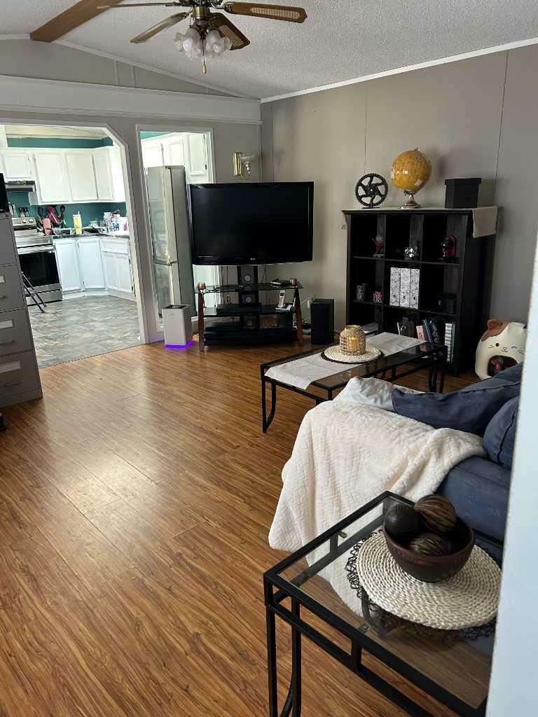 Property Photo: 20 Hillpark Mobile Park AB T7S 1J3