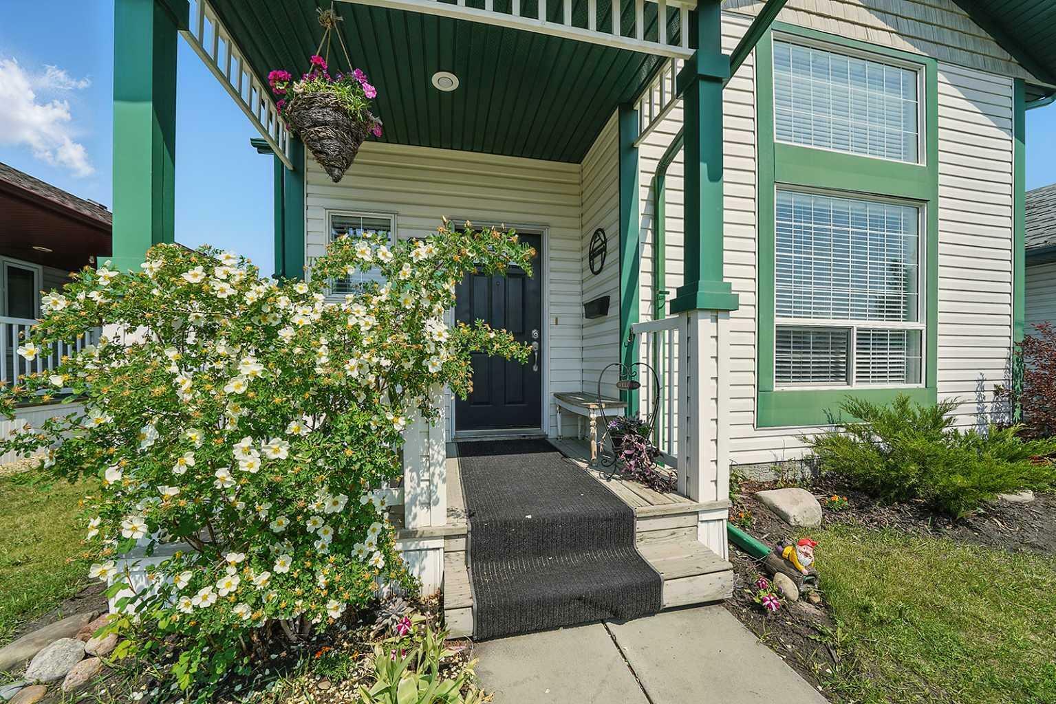 Property Photo: 19 Lockwood Avenue AB T4R 2R3