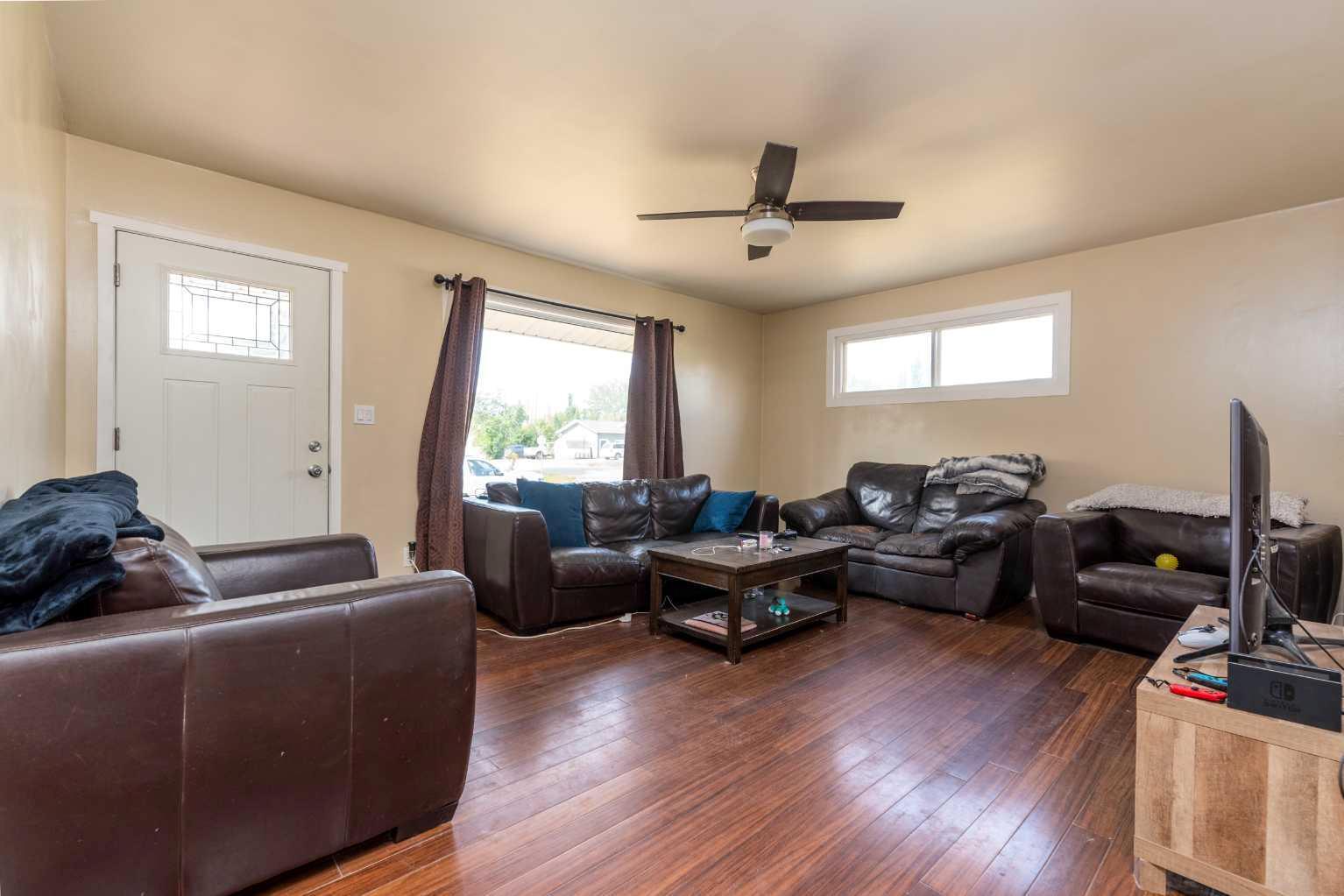 Property Photo:  302 2 Avenue E  SK S0M 1M0 