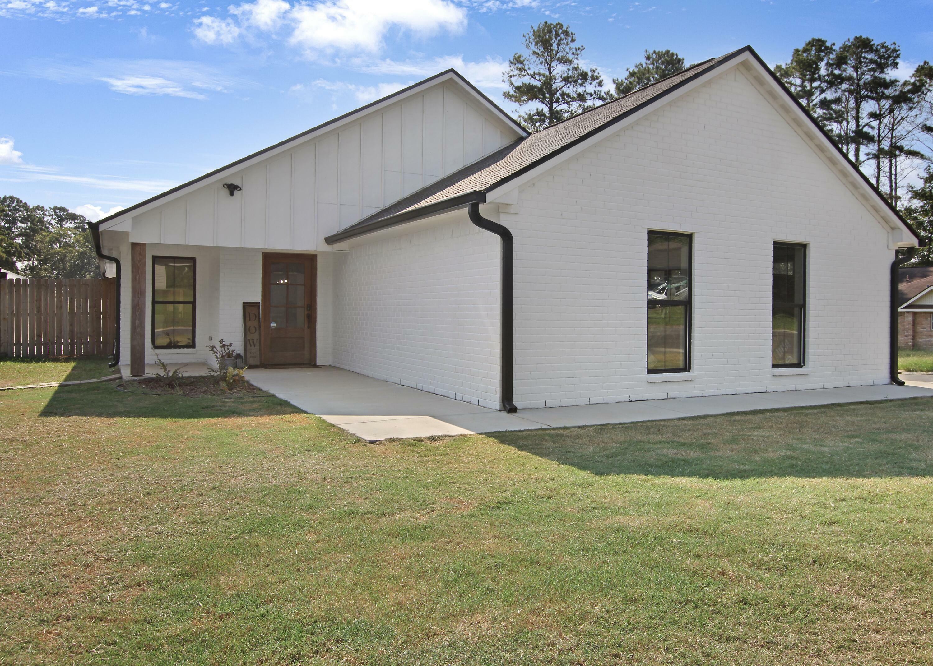 Property Photo: 1007 S 10th St LA 71446