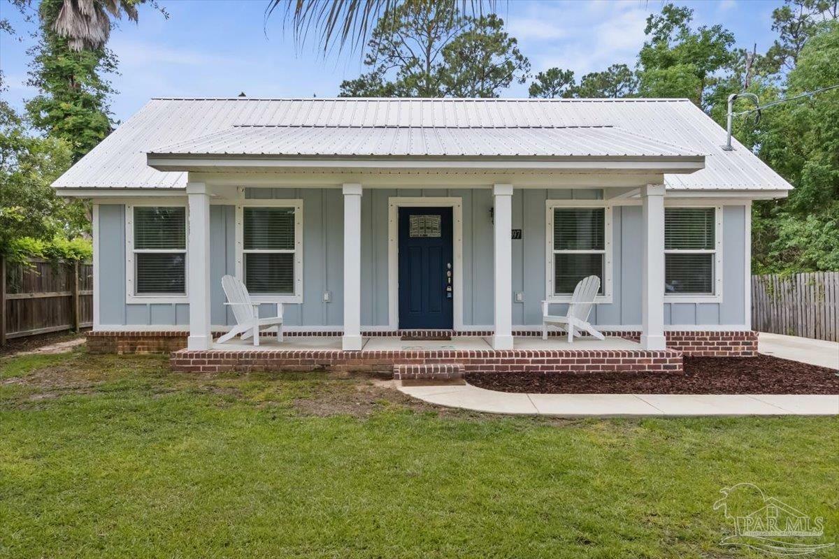 Property Photo: 5397 Spruce St FL 32563