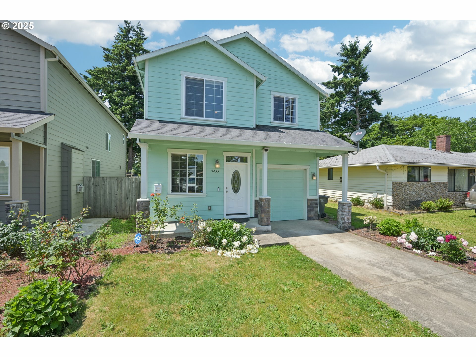 Property Photo: 5233 SE 109th Ave OR 97266