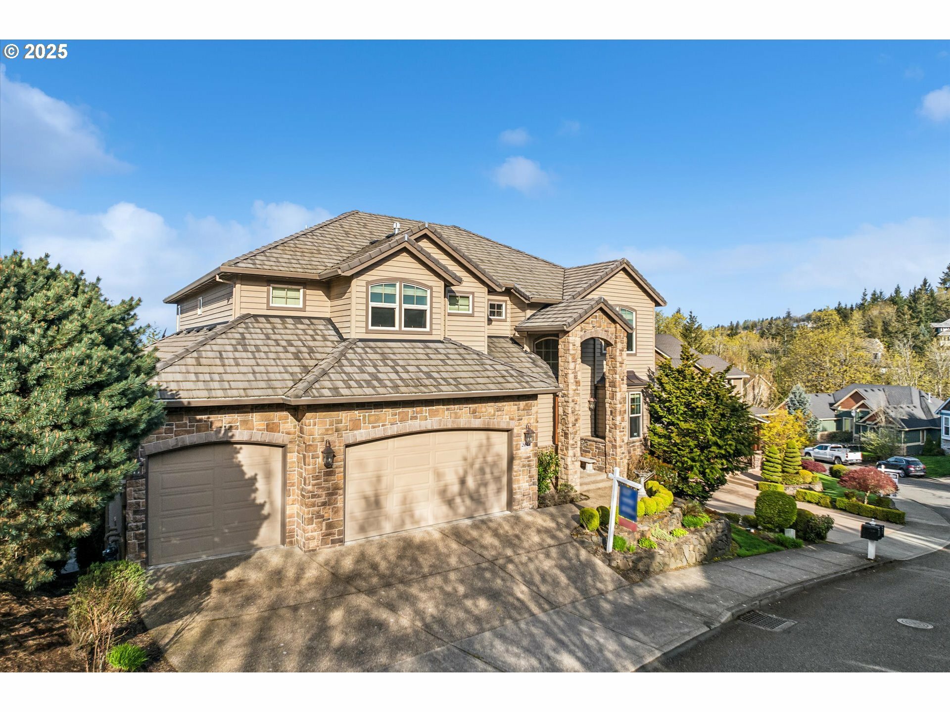 Property Photo: 2640 NW Birkendene St OR 97229