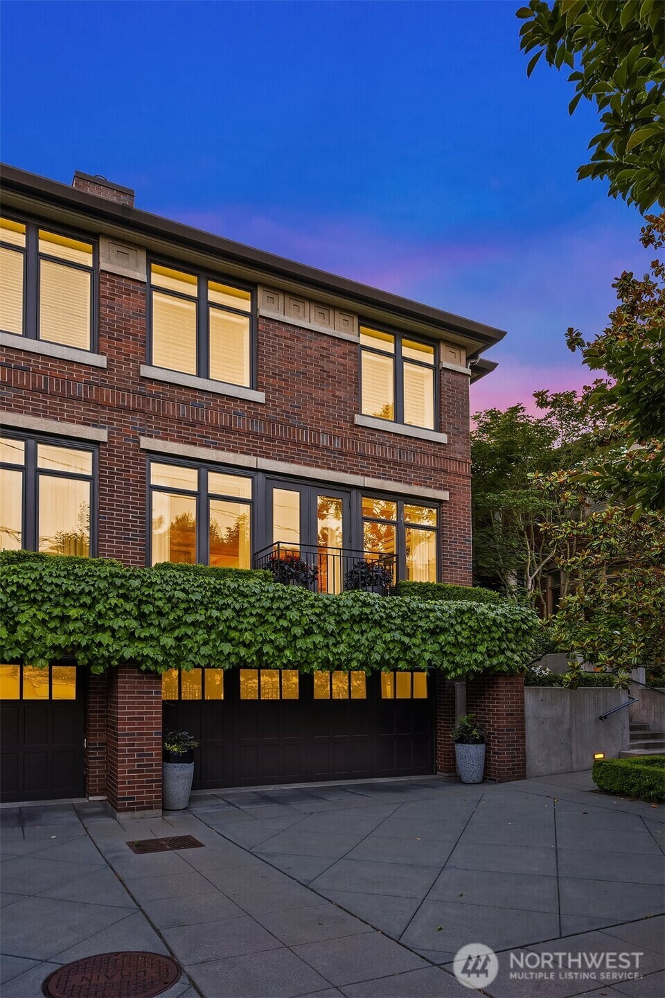 Property Photo: 725 Harvard Avenue E WA 98102