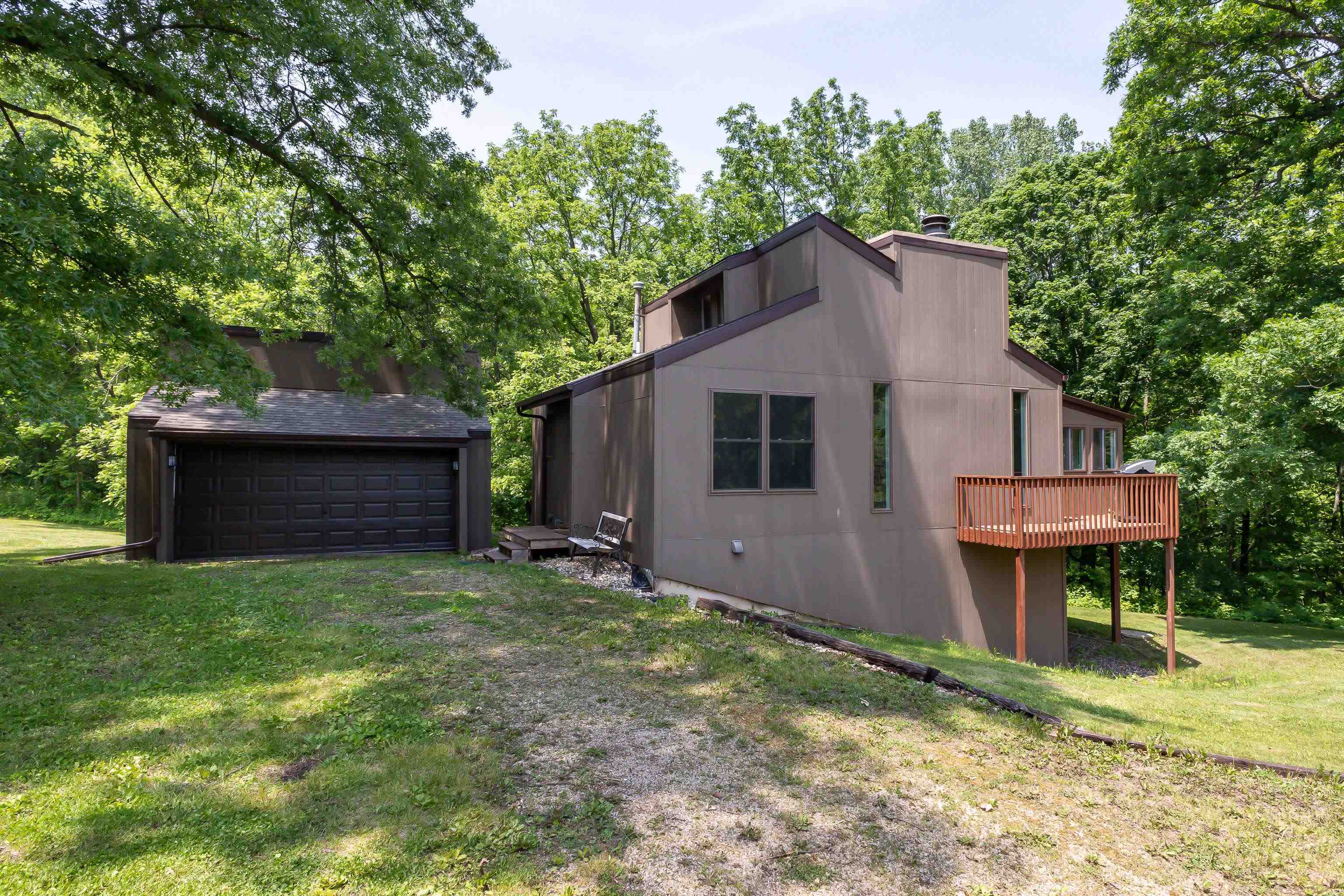 Property Photo: 2 Sylvan Court IL 61036