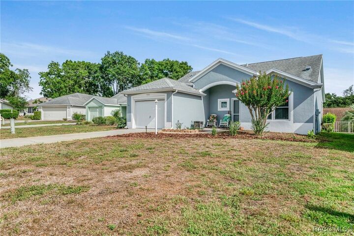 Property Photo: 510 W Larchmont Court FL 34465