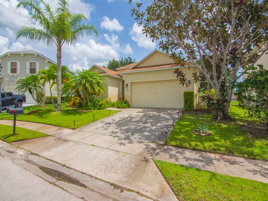 Property Photo: 758 Carriage Lake Way FL 32968
