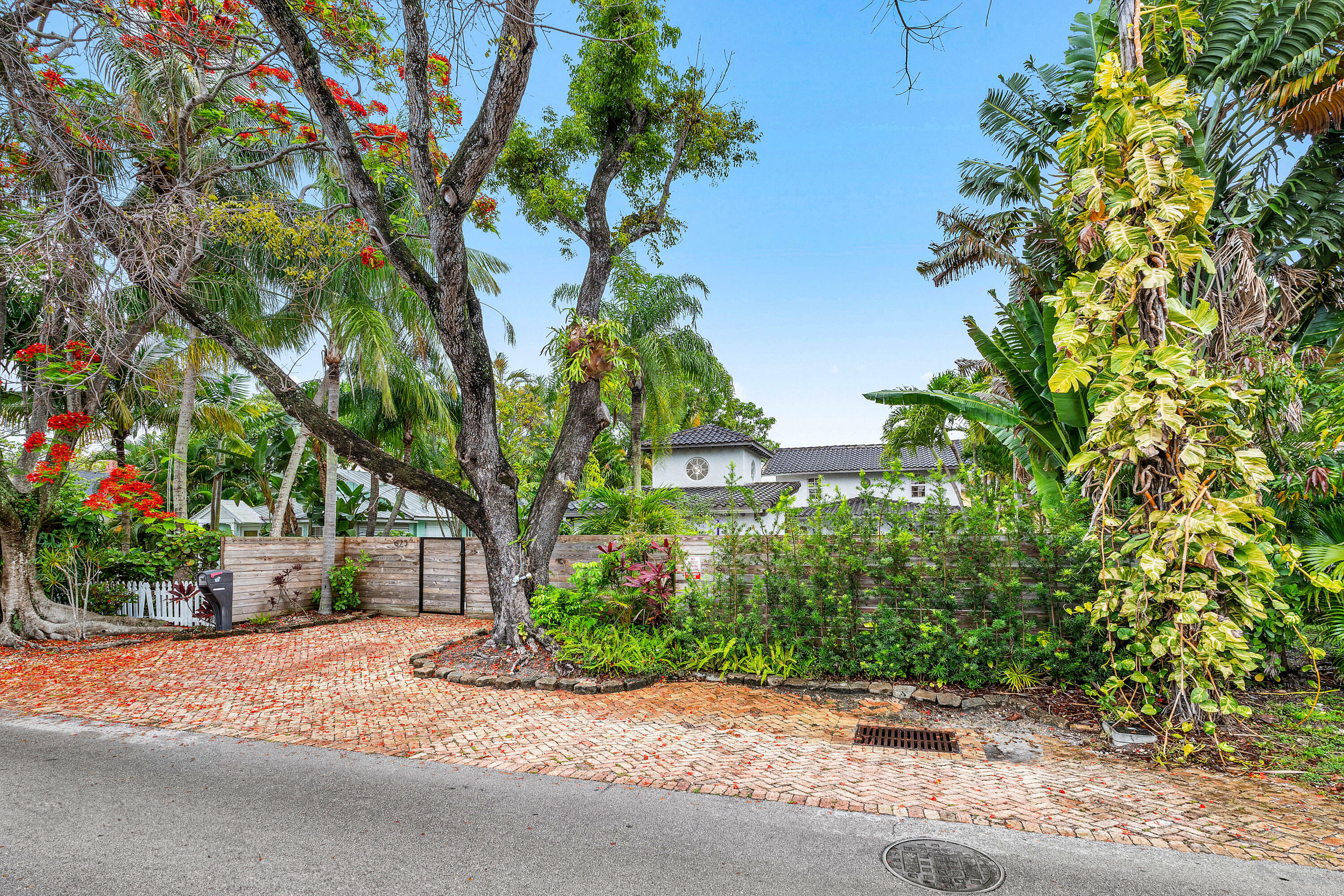 625 NE 15th Avenue  Fort Lauderdale FL 33304 photo