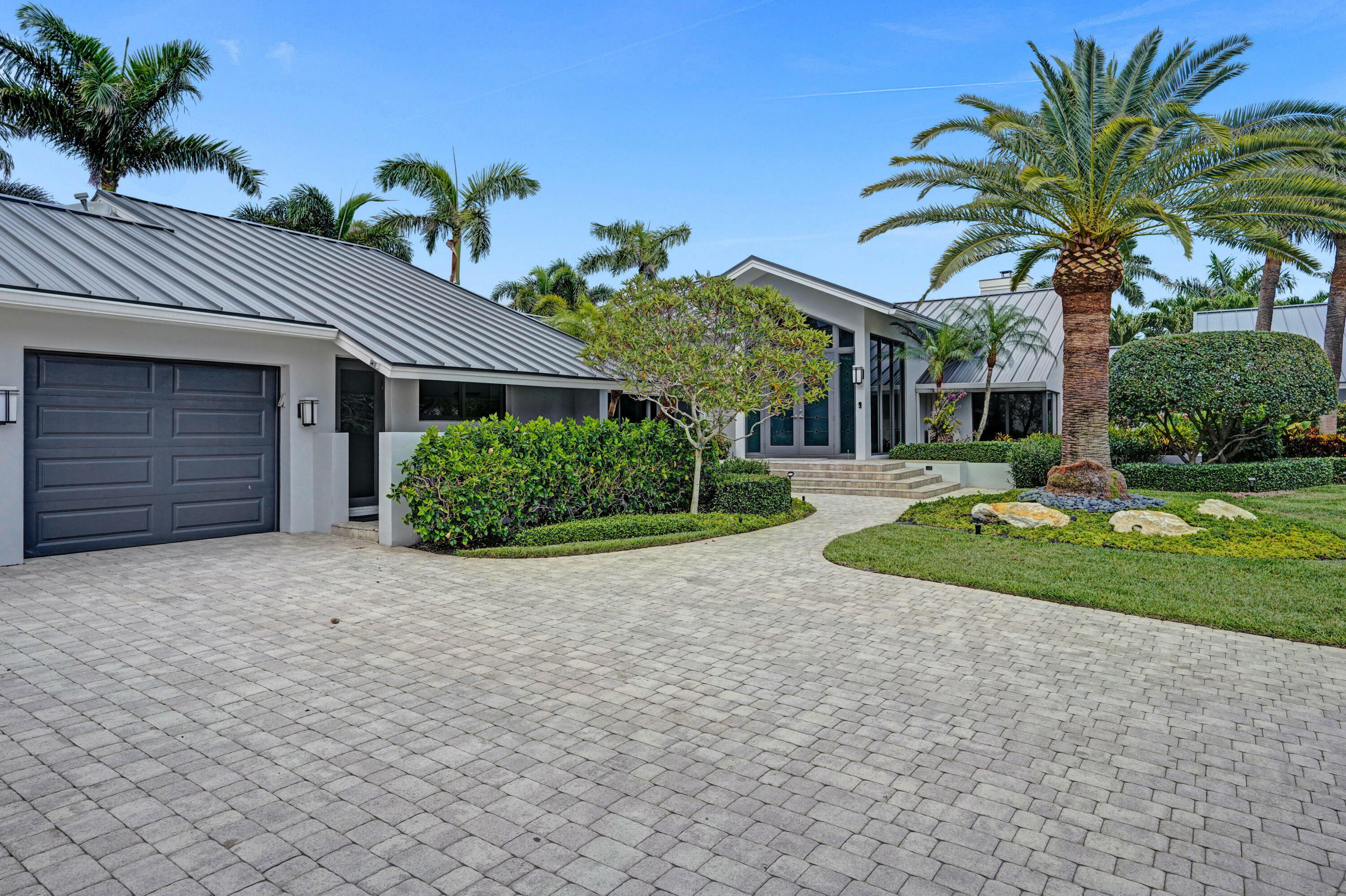 Property Photo:  961 Iris Drive  FL 33483 