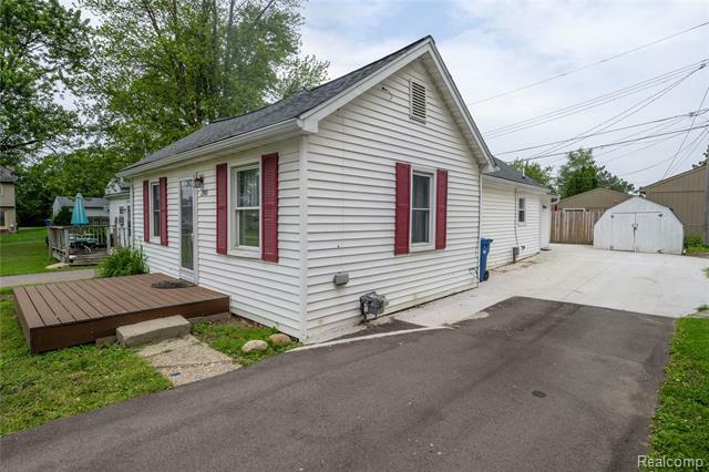 Property Photo: 2910 Peerless Avenue MI 48328