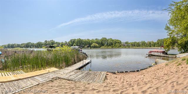 Property Photo: 4851 Shoreline Boulevard MI 48329
