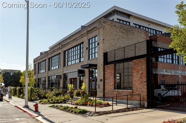 Property Photo: 460 W Canfield Street Loft 207/ Unit 16 MI 48201
