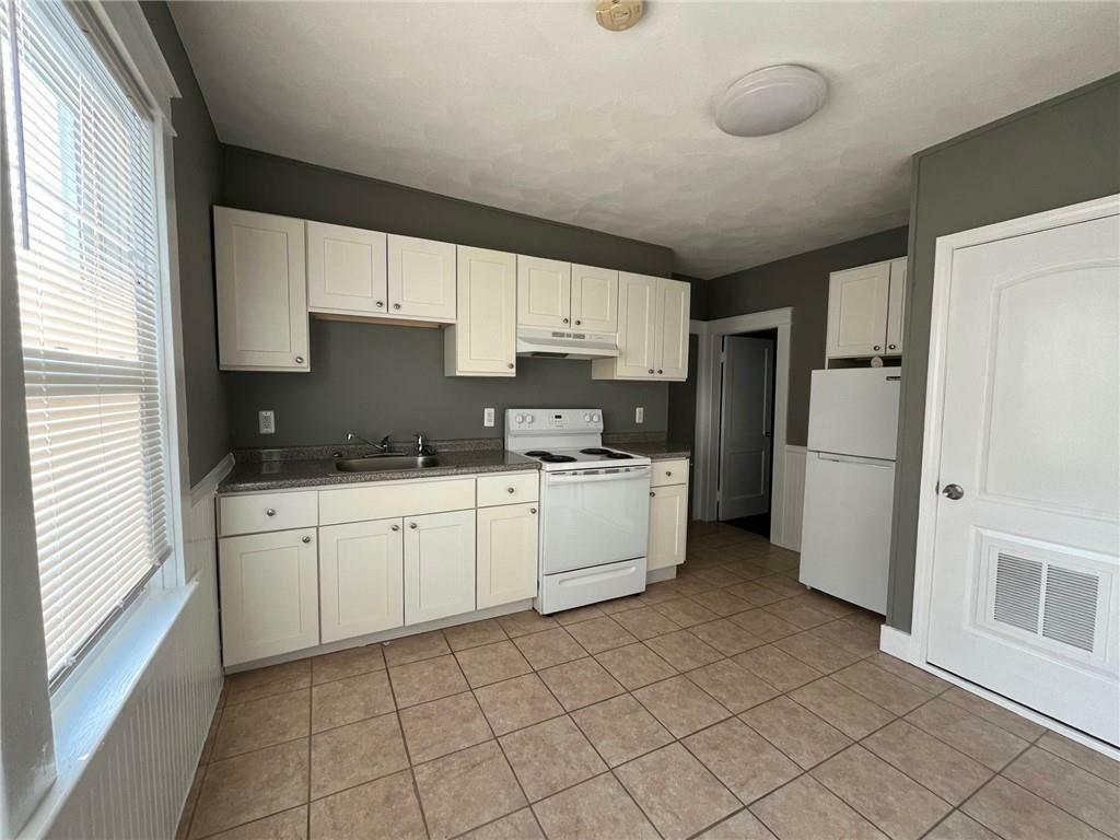 Property Photo: 70 Oliver Street 3R RI 02809