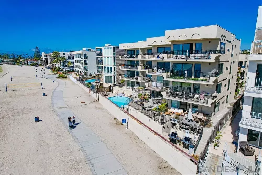 Property Photo: 1235 Parker Place 2H CA 92109