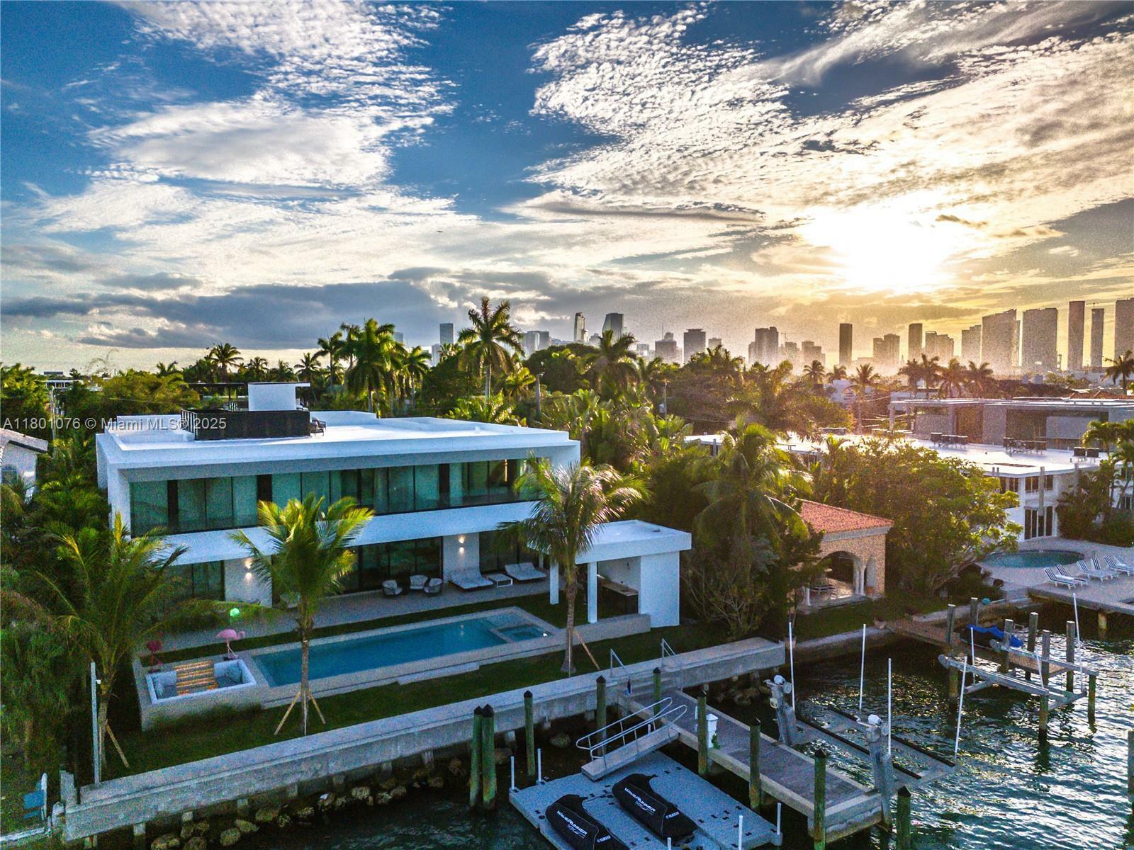 Property Photo: 375 N Hibiscus Dr FL 33139